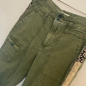 Anthropologie Ladies The Wanderer Side Striped Olive Green Cargo Pants. 25